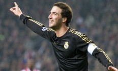 开云体育-巴雷拉里程碑之夜，瑞士战术纪律如何锁住威尔士的火焰