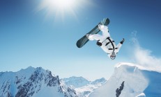 开云足球直播-紫金铁壁锁黄蜂，拉文利刃破重围