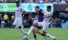 开云足球直播-巴黎横扫那不勒斯，布鲁诺点燃赛场