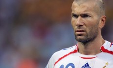 开云体育平台APP-赛道与球场的双重奏，F1街道赛焦点战与马刺粉碎黄蜂的胜利哲学