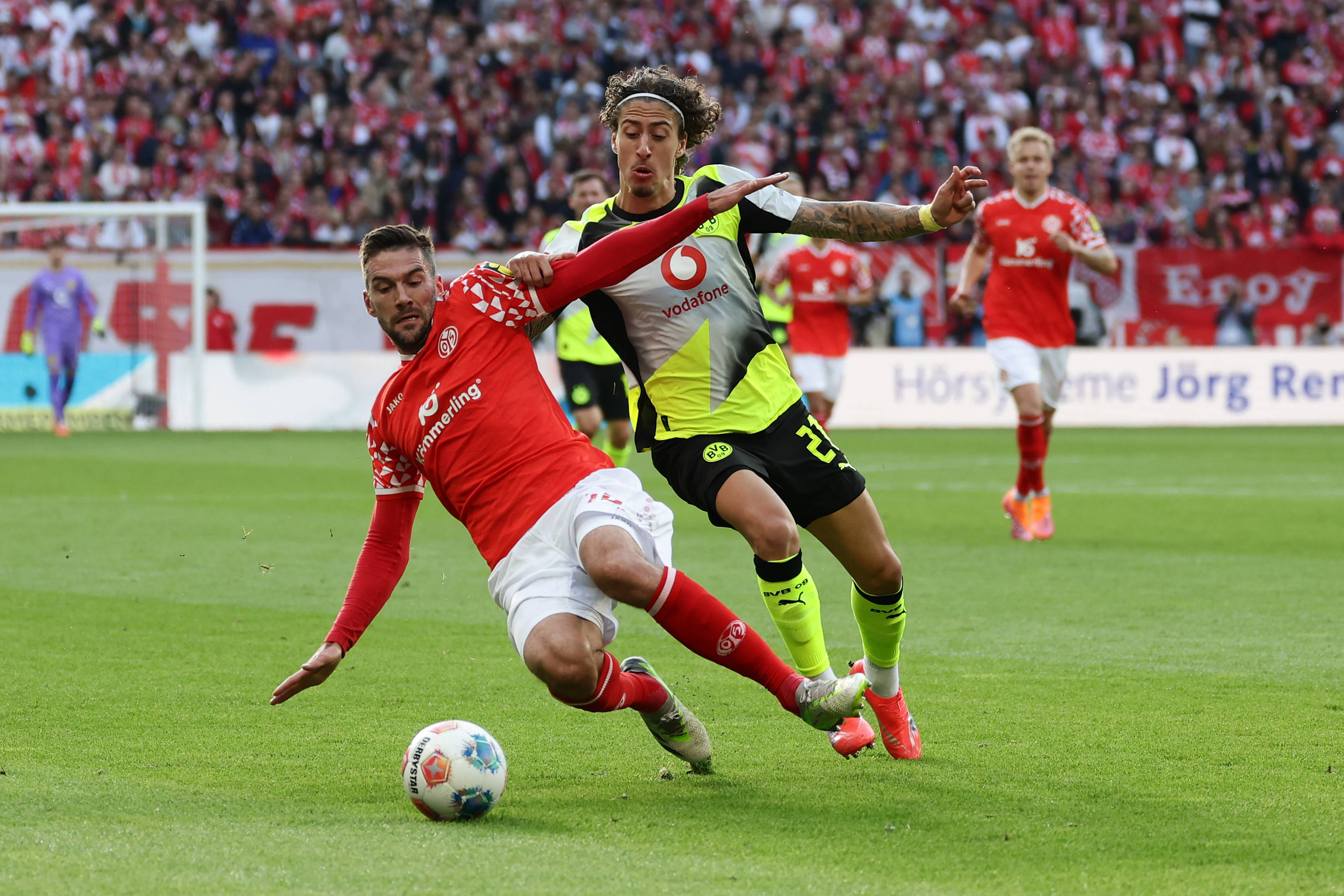 美因茨队客场大胜，继续保持不败战绩