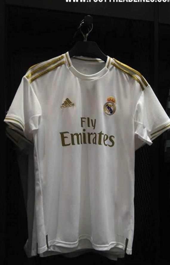 曼城客场力克巴塞罗那，积分榜登顶的简单介绍