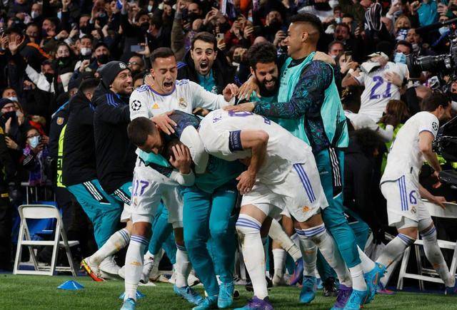 曼城客场力克巴塞罗那，积分榜登顶的简单介绍