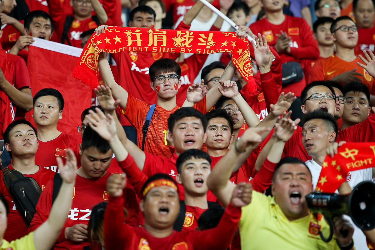 中超战场上尽显风采，球队斗志昂扬