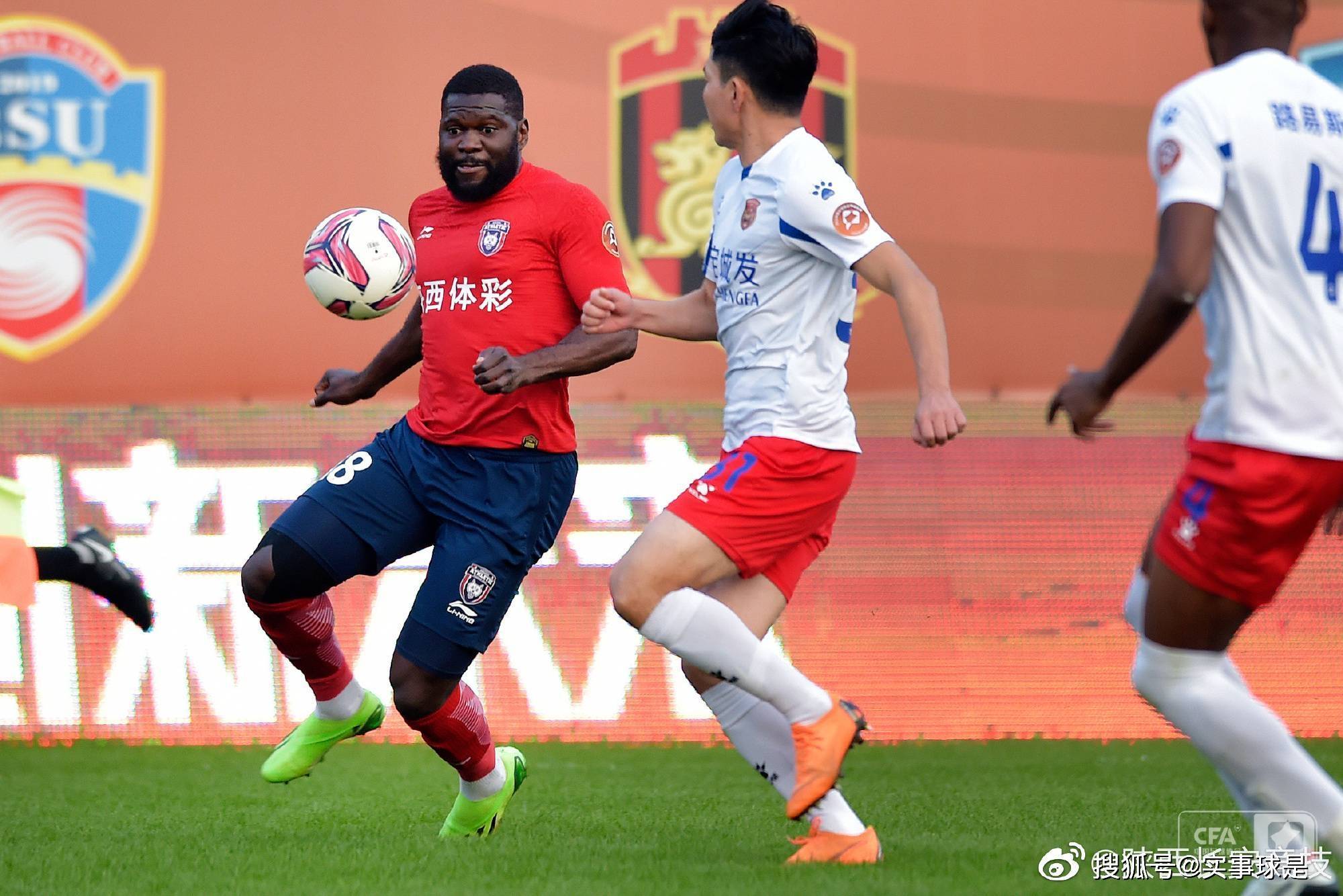 队长因肌肉拉伤退出关键对决的简单介绍