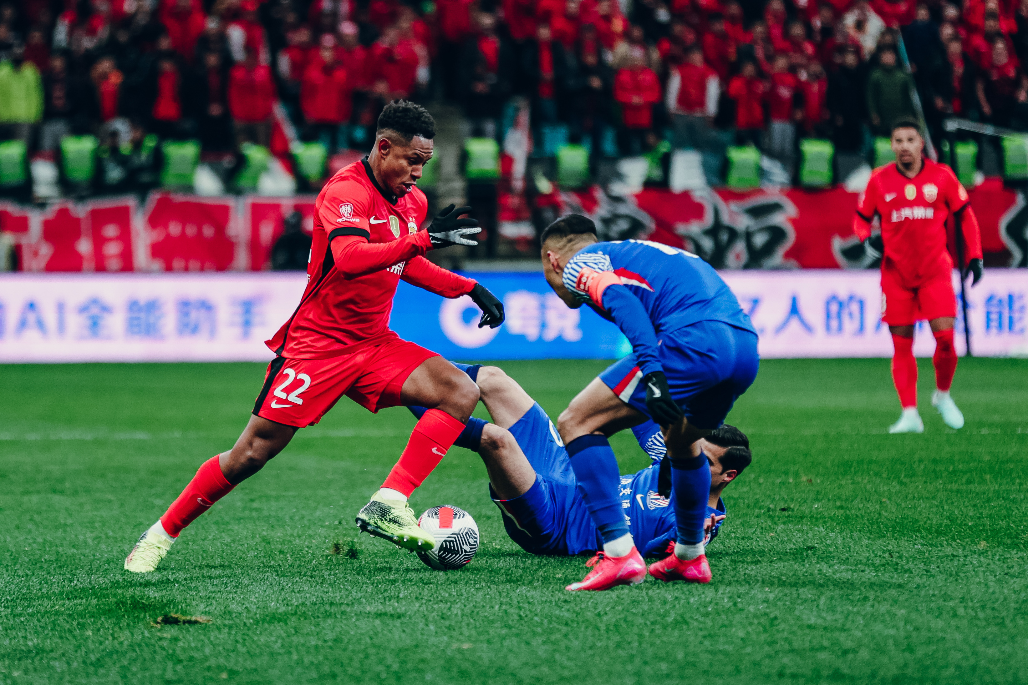 关于精湛的技术表现，球员在比赛中展现出色的信息