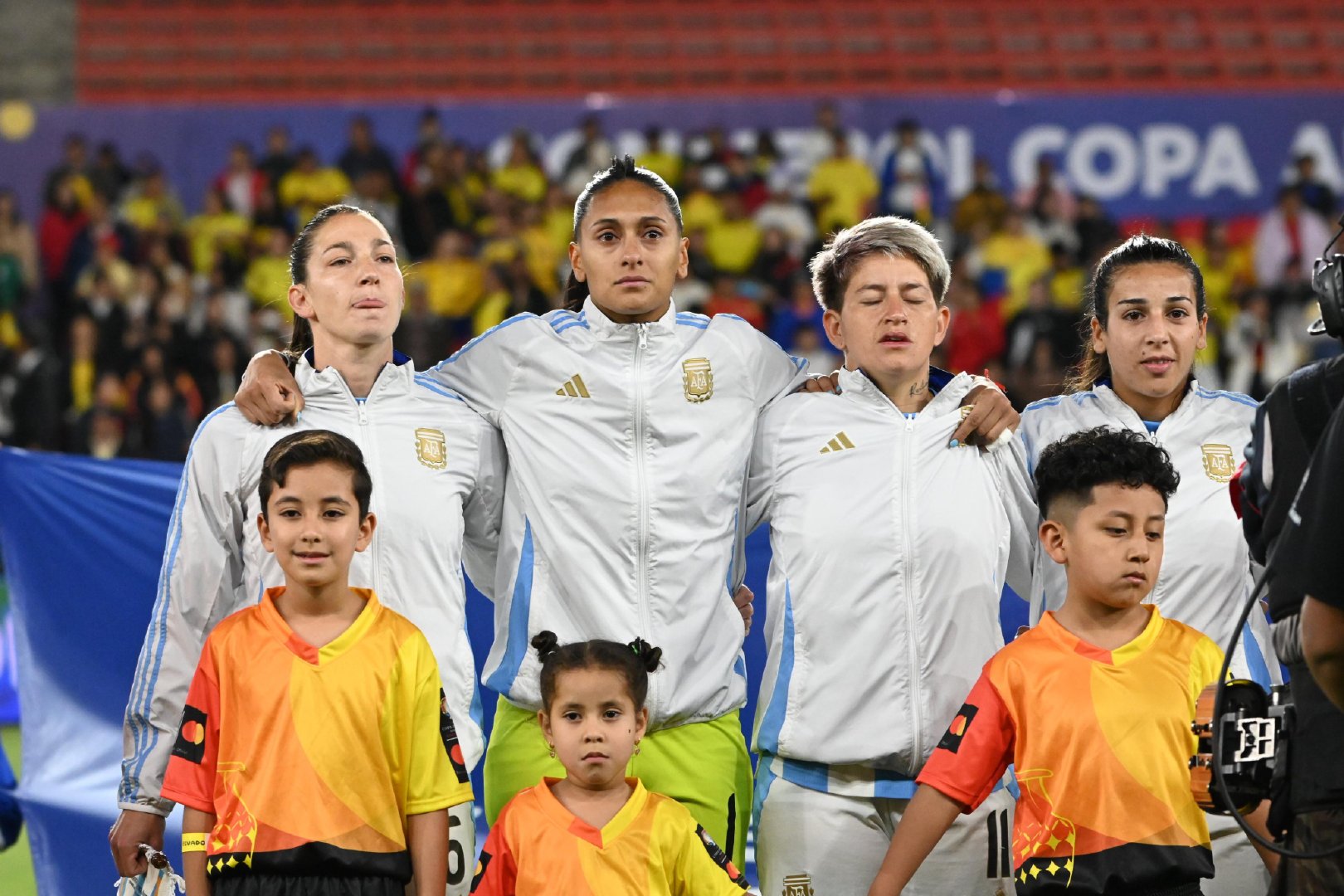 包含哥伦比亚队在国际赛事中崭露头角的词条 包含哥伦比亚队在国际赛事中崭露头角的词条