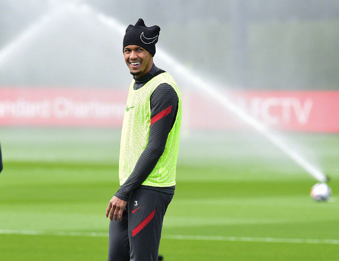 包含利物浦客场挑战曼联，谁能突围？的词条