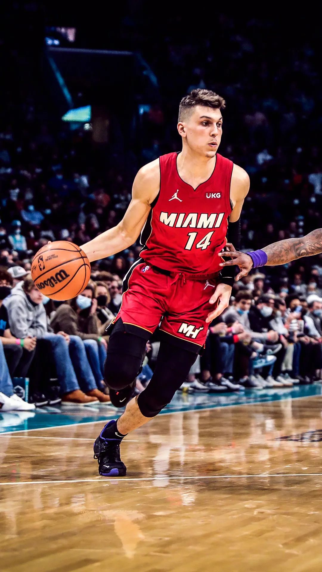 巴西男篮强势热火,布克打破历史纪录 巴西男篮强势热火,布克打破历史纪录