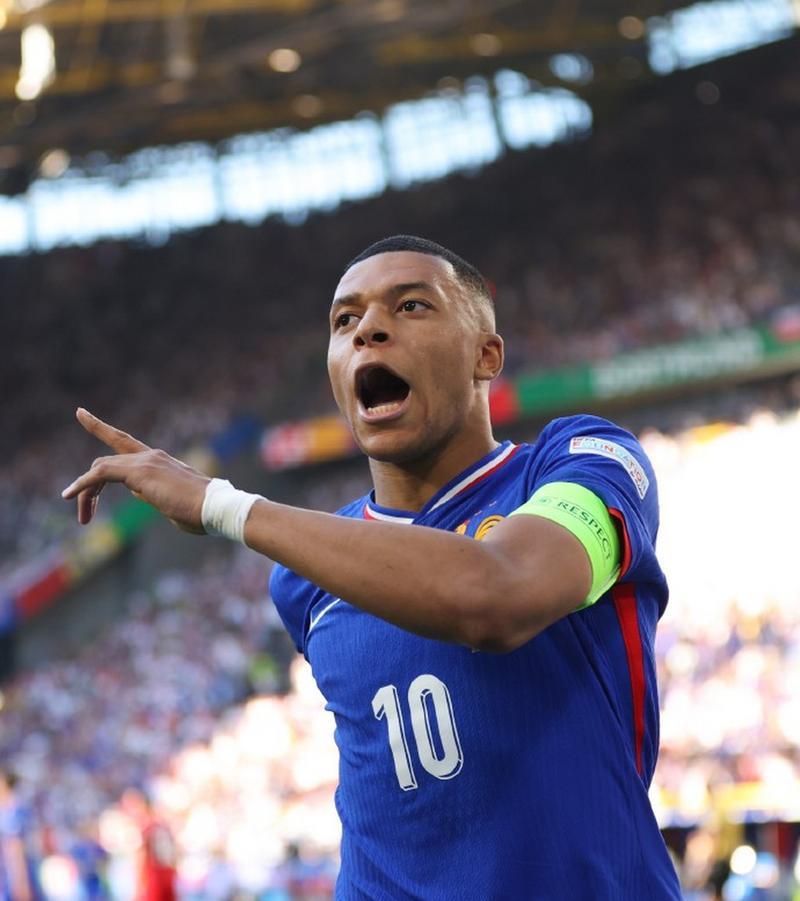 比利时逆转利物浦，姆巴佩高光表现