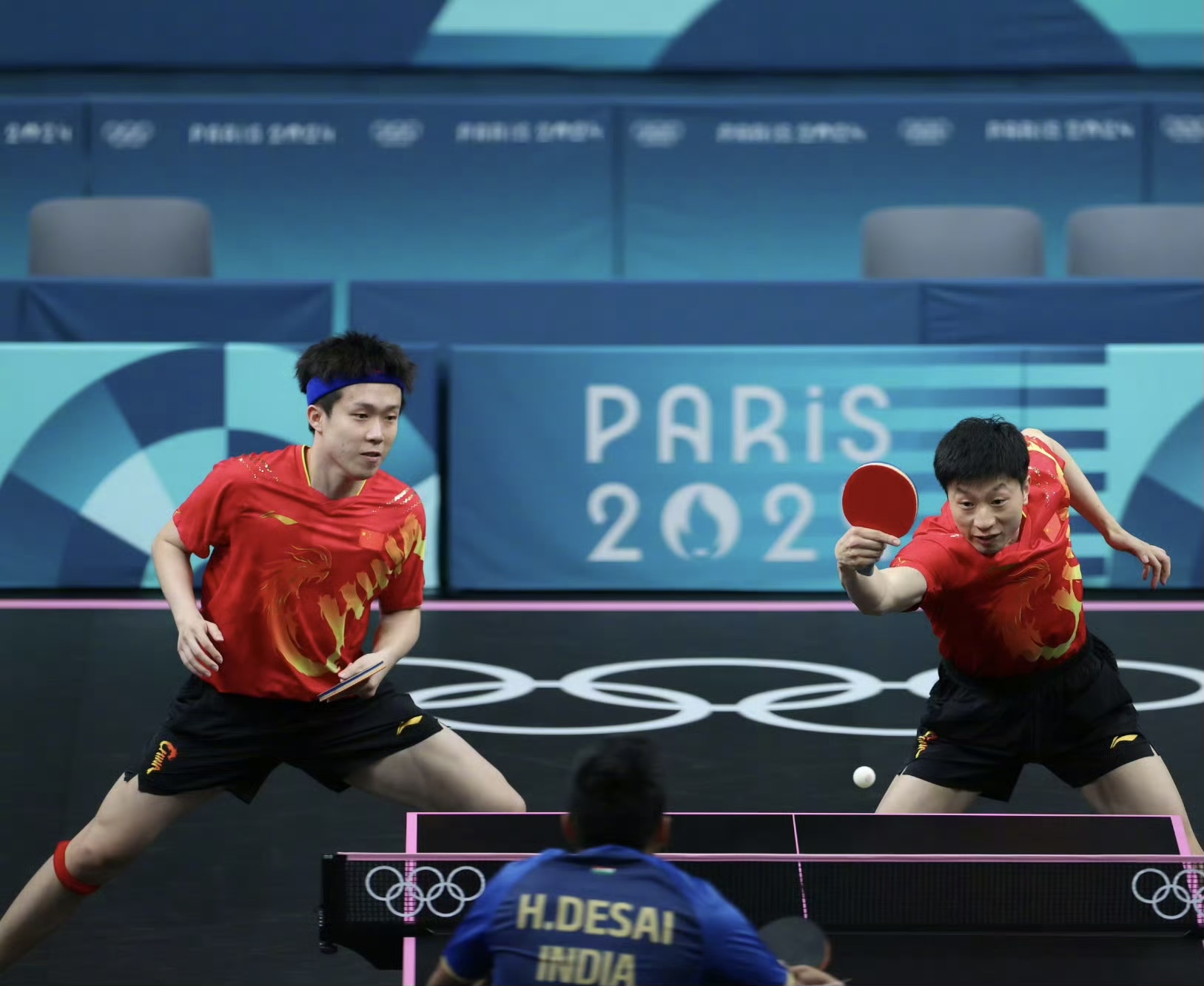 中国队险胜日本队,马龙点燃赛场 中国队险胜日本队,马龙点燃赛场