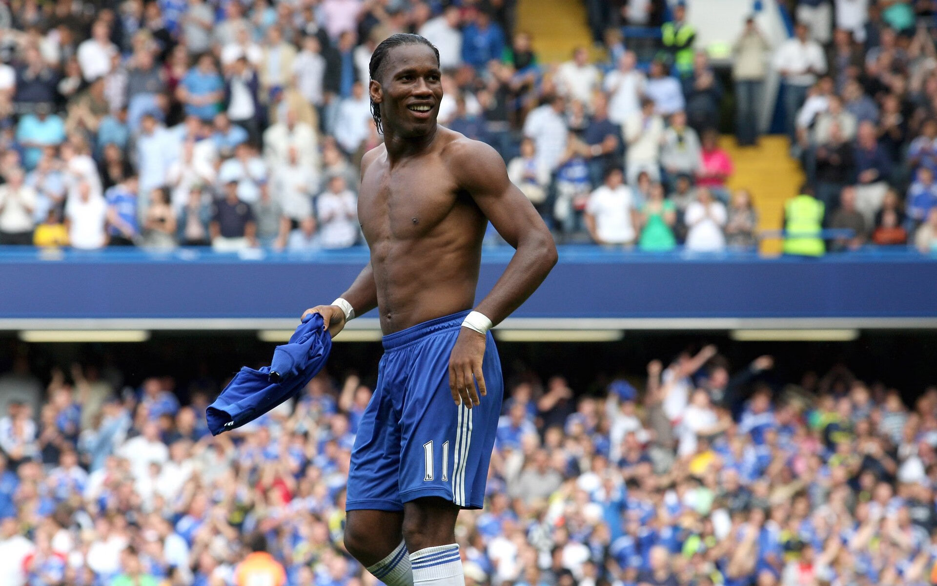 智利旋风席卷诺坎普，富安健洋进攻端无人可挡，亚洲铁卫重新定义现代边卫